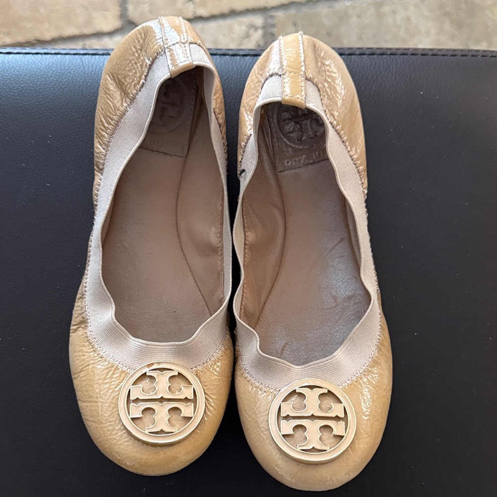 Tory Burch Beige Ballet Flats with Logo Emblem